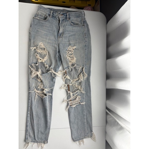 American Eagle Women's Distressed Ripped Mom Jeans Light Wash Denim Size 4 - Picture 1 of 10